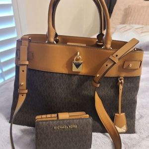 Authenic Michael Kors Large Satchel - Brown